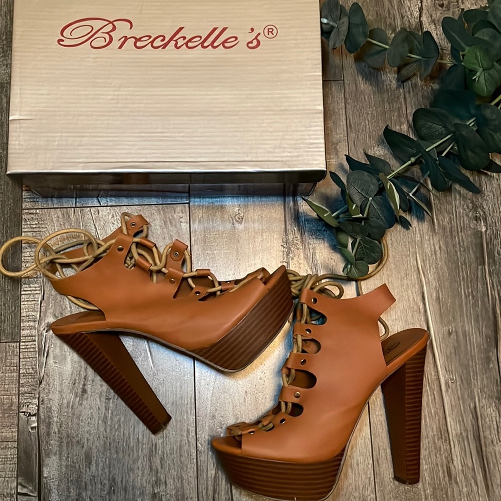 Breckelle's Betsey Tan Heels- Size 7